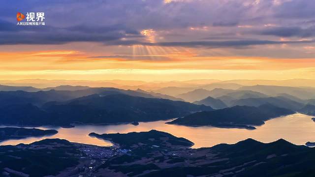 夕阳下的湖光山色太浪漫了