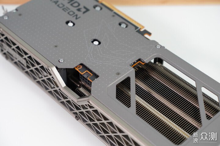 顯卡藍寶石NITRO+氮動RX 9060 XT OC 16G測試_新浪眾測