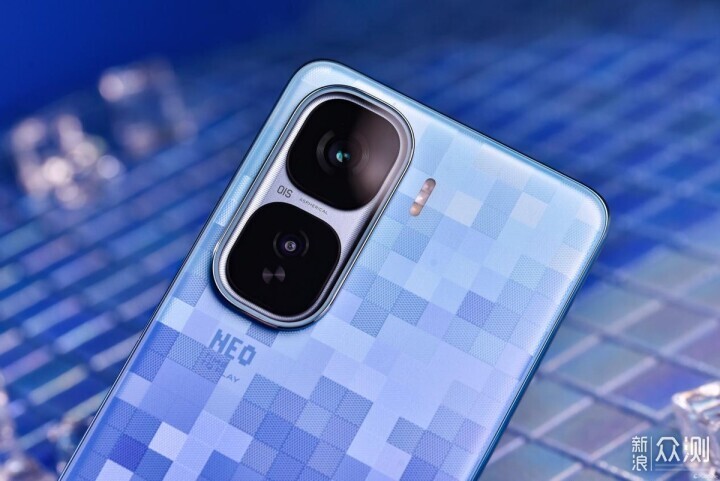 iQOO這款新機硬件很能打,適合電競遊戲玩家_新浪眾測