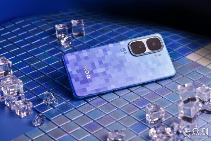 iQOO這款新機硬件很能打,適合電競遊戲玩家_新浪眾測
