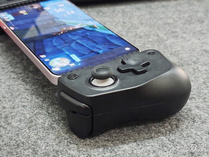遊戲極佳拍檔,蓋世小雞X5Lite拉伸遊戲手柄_新浪眾測