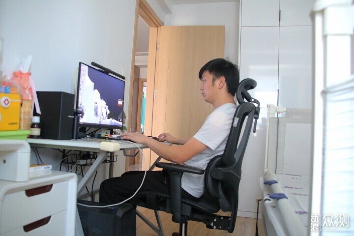 夏草木 Fit 人體工學椅深度評測_新浪眾測