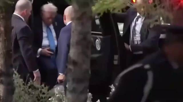 特朗普呼吁伊朗无条件投降