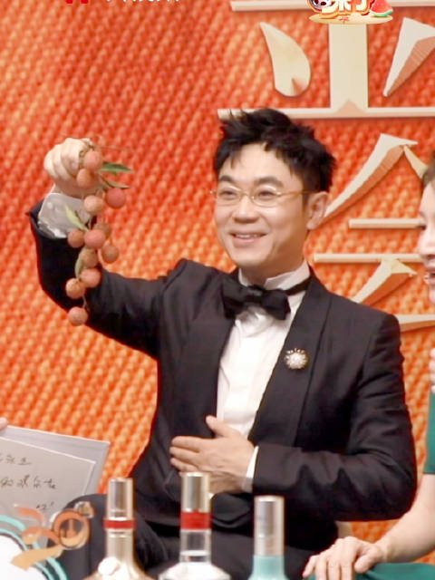 大鹏携《长安的荔枝》主创做客央视频金爵会客厅