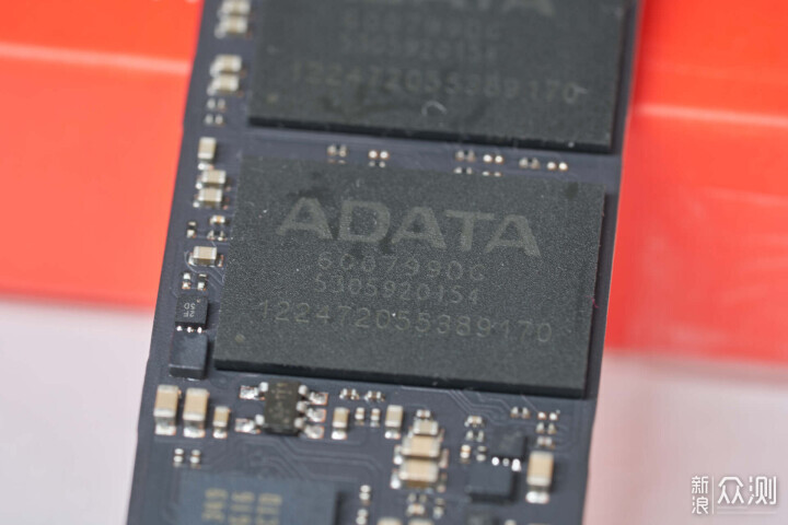 四顆粒大於兩顆粒?XPG翼龍S150 PCIE5.0固態_新浪眾測