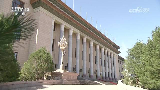 习近平会见新西兰总理拉克森