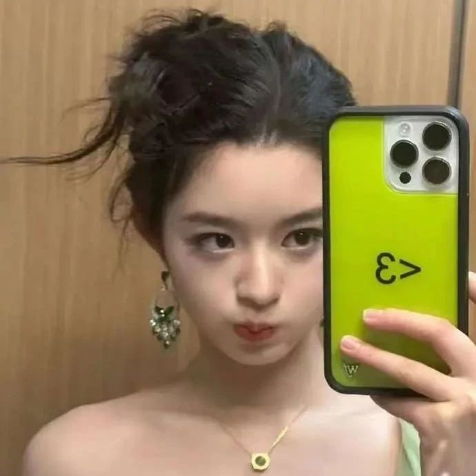 黄杨钿甜主演《冰湖重生》《人鱼》位列新剧片单，此前曾陷“天价耳环”风波