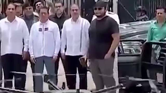 墨西哥警方展示武装无人机