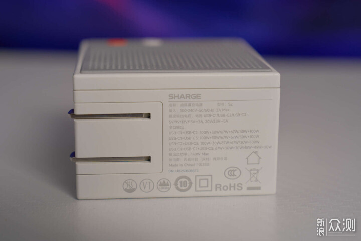 出遊好伴侶閃極隨行Mini2充電寶+點陣屏充電器_新浪眾測