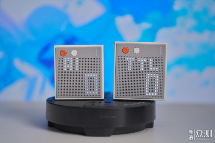 出遊好伴侶閃極隨行Mini2充電寶+點陣屏充電器_新浪眾測