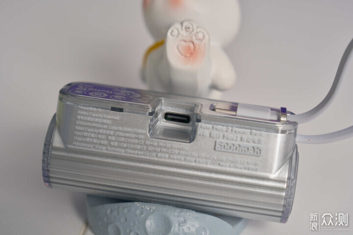 出遊好伴侶閃極隨行Mini2充電寶+點陣屏充電器_新浪眾測