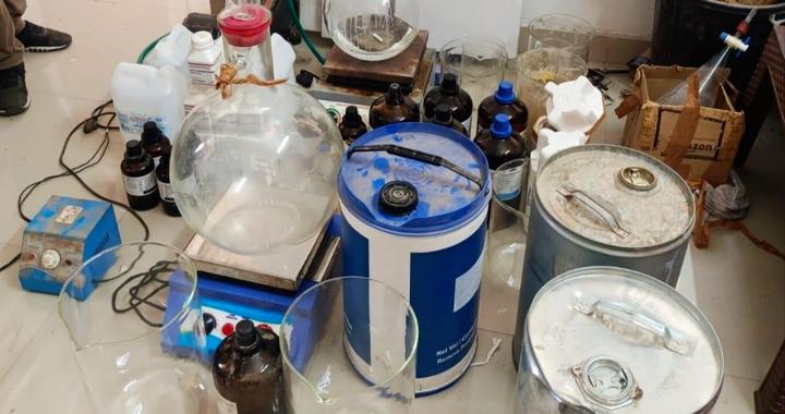 受美剧《绝命毒师》启发，印度化学和物理老师联手造出1.5亿卢比“硬核毒品”，租高档公寓改造为制毒实验室