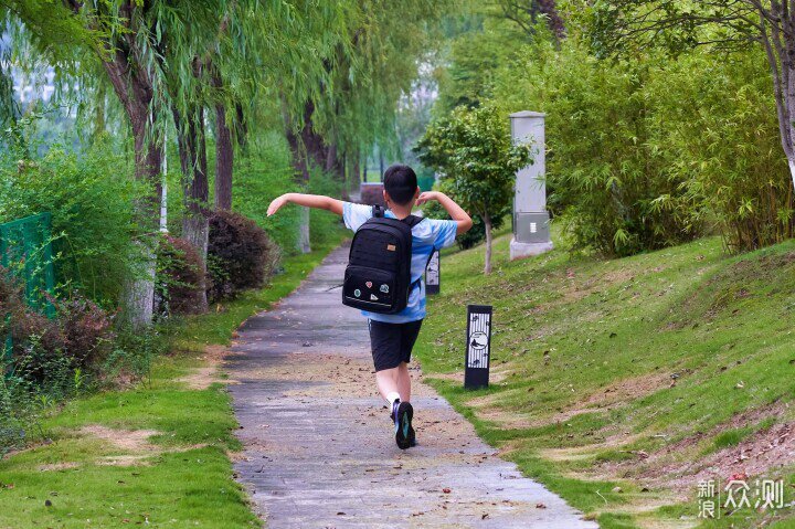 初高中生書包怎麼選?一篇文章教會你!_新浪眾測