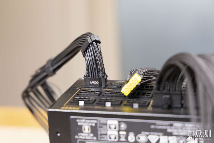 微星MEG Ai1600T PCIE5超神電源開箱_新浪眾測