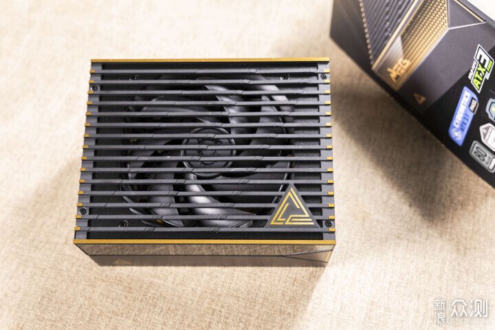 微星MEG Ai1600T PCIE5超神電源開箱_新浪眾測