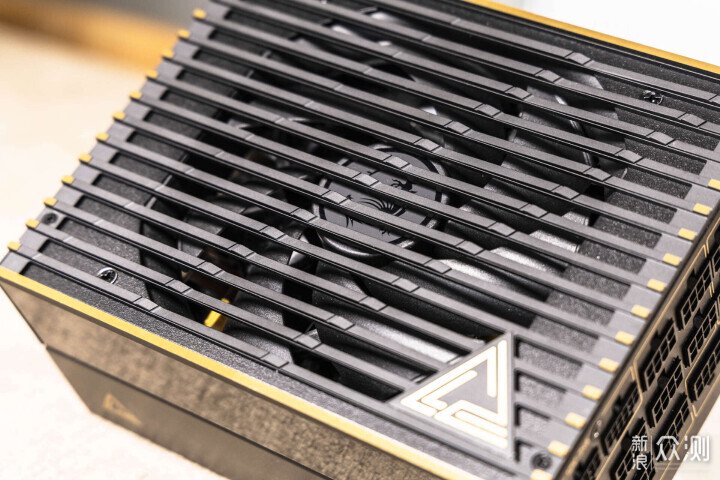 微星MEG Ai1600T PCIE5超神電源開箱_新浪眾測