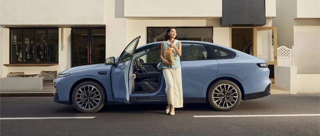 零跑B01上市即交付！为什么年轻人都选它？