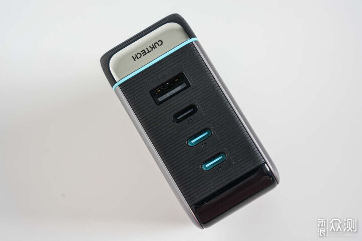 揣著10號超級電能充Ultra就像揣了電量急救包_新浪眾測
