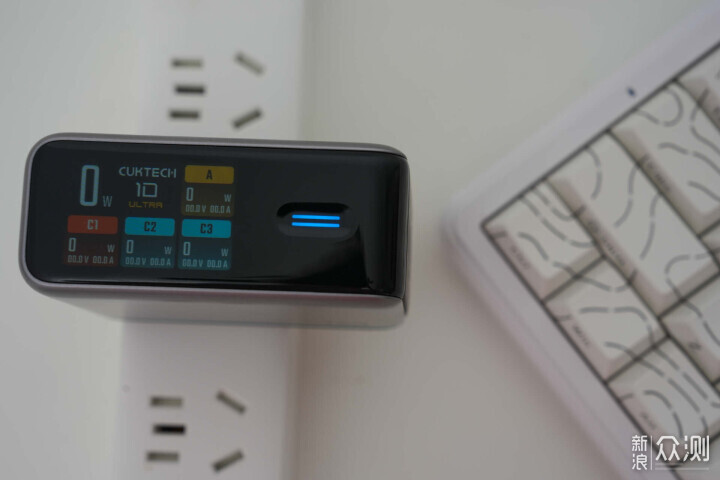 揣著10號超級電能充Ultra就像揣了電量急救包_新浪眾測