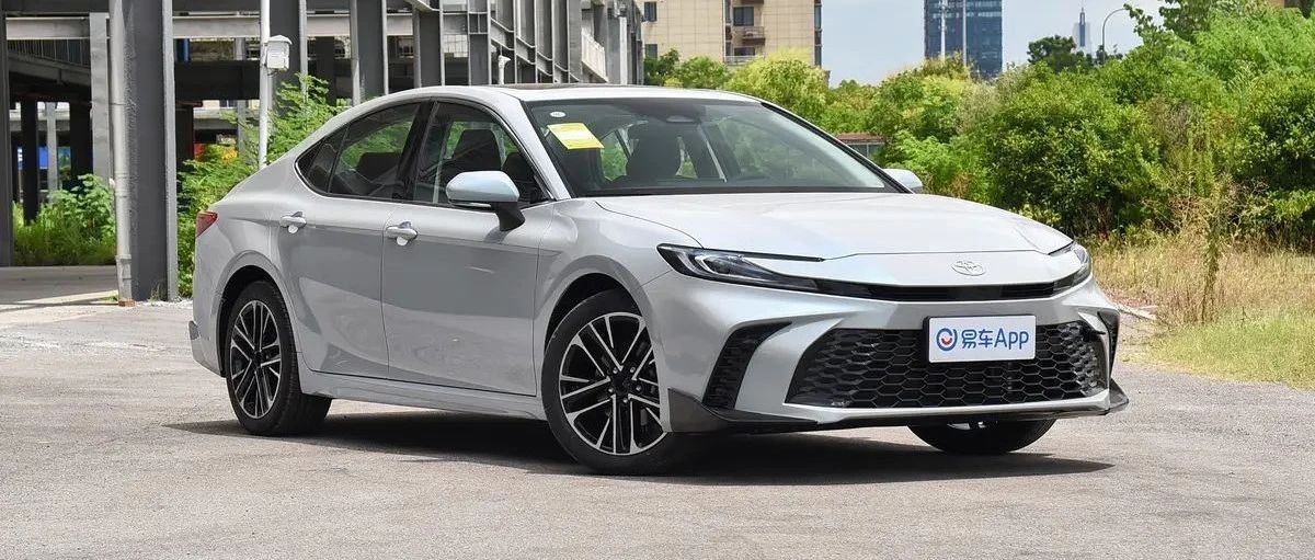 17.18万起！燃油/混动可选！标配PVM全景影像！凯美瑞新款上市！你还会考虑它吗？