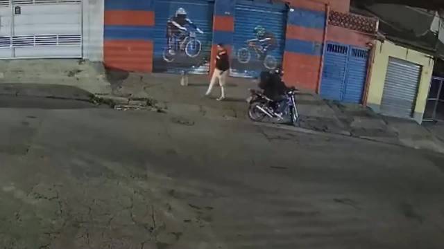 巴西劫匪打劫下班警察