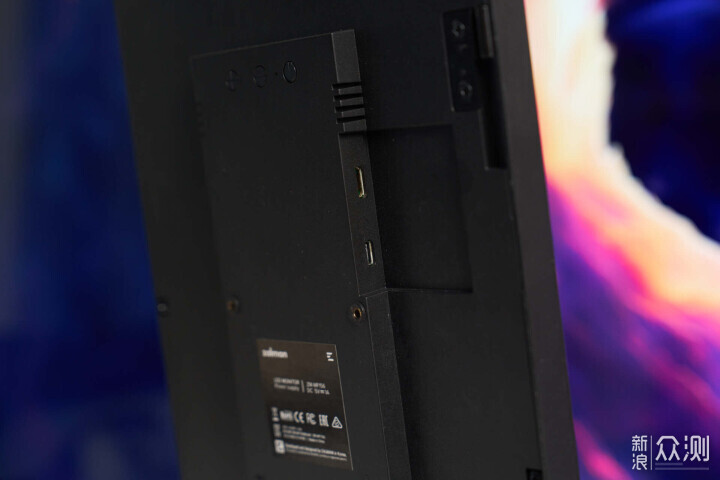 自帶超大屏幕?ZALMAN 思民 Z10 DS 機箱開箱_新浪眾測