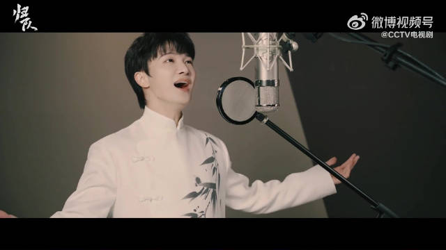 转发传递！周深双语主题曲致敬英雄