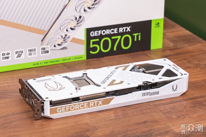 有副屏更個性,閃鱗 G500 裝機展示_新浪眾測