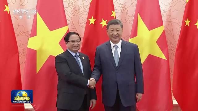 习近平会见越南总理范明政