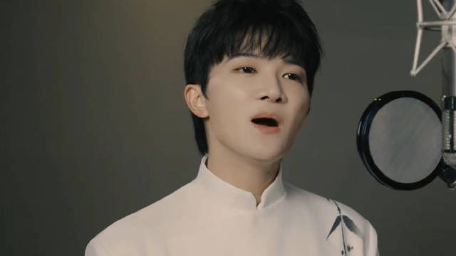 周深唱出坚定信念