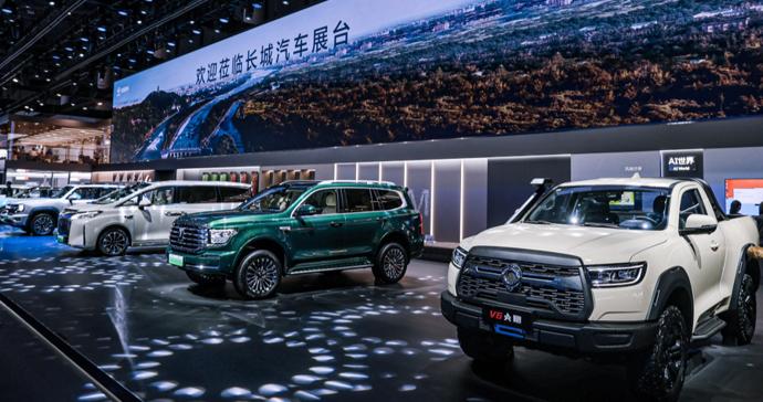 自主包场合资突围 豪华品牌集体缺席 成都车展上演“冰火两重天”