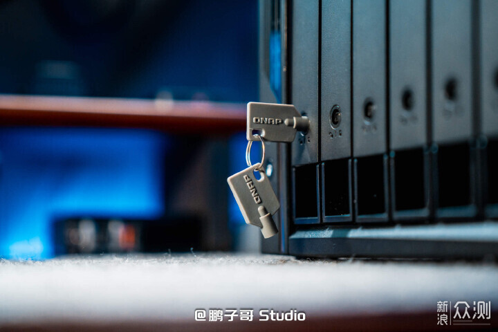 威聯通新品NAS Qu805,家用定價、企業性能_新浪眾測