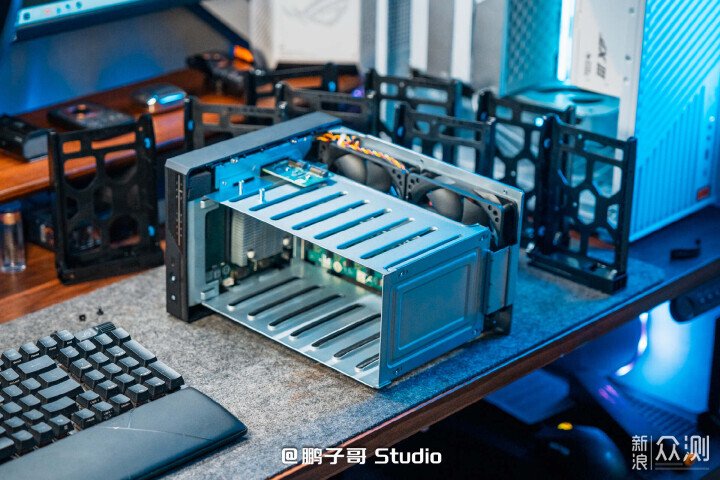威聯通新品NAS Qu805,家用定價、企業性能_新浪眾測