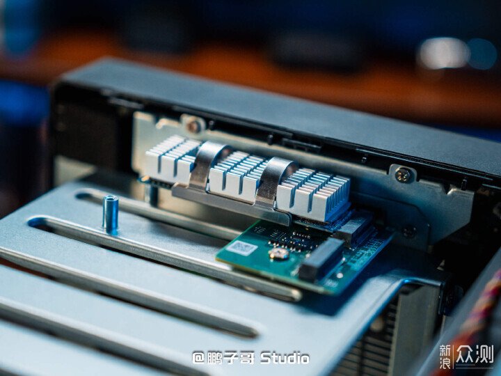 威聯通新品NAS Qu805,家用定價、企業性能_新浪眾測