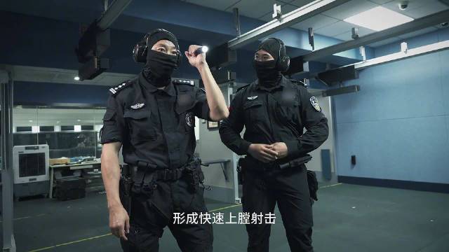 特警手枪单手上膛看呆了