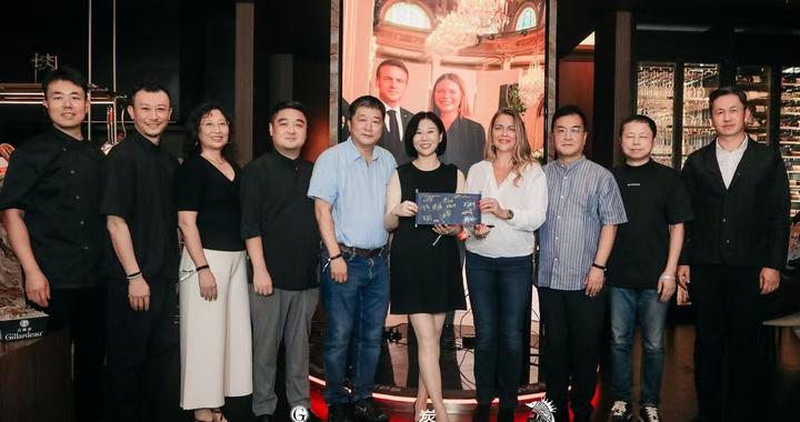 炭索第四届法国生蚝节在京启幕