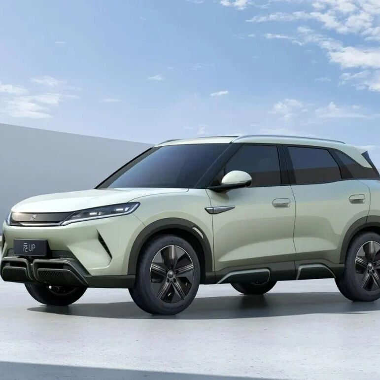 比亚迪元UP一款定位年轻消费群体的纯电动小型SUV