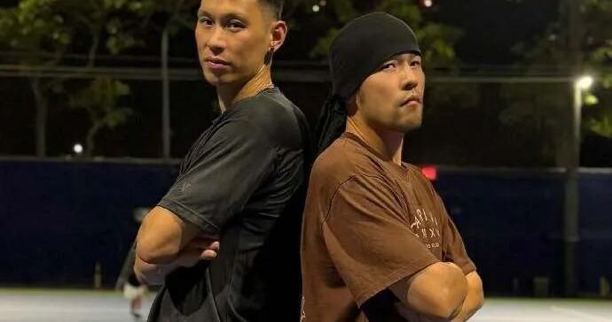 林书豪晒与周杰伦打网球图，自称“网球双打组合”，上个月宣布退役结束15年篮球职业生涯