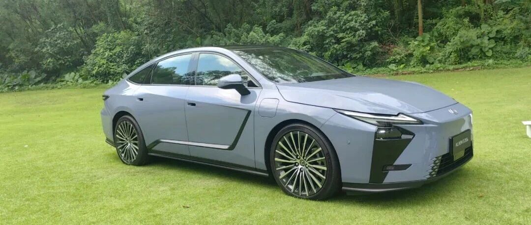 热销日系豪华中型车，轿跑设计，纯电动力，内饰颠覆式变化？