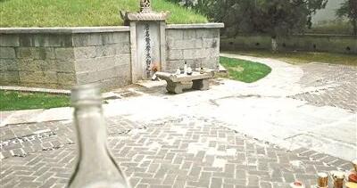 “孟德，吃药了！”00后开始追随“地下偶像”｜青春派