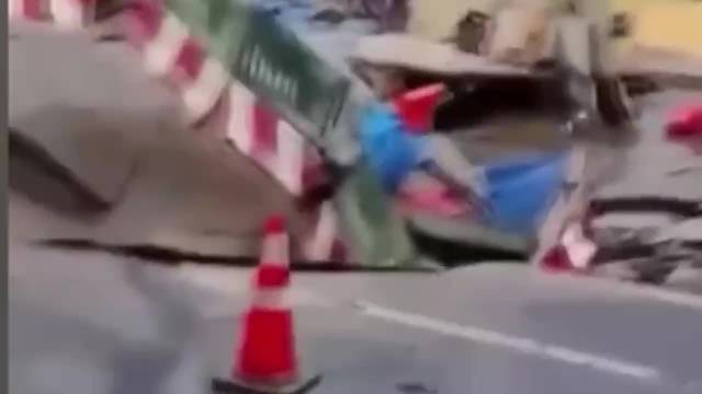 泰国曼谷在建地铁站塌陷