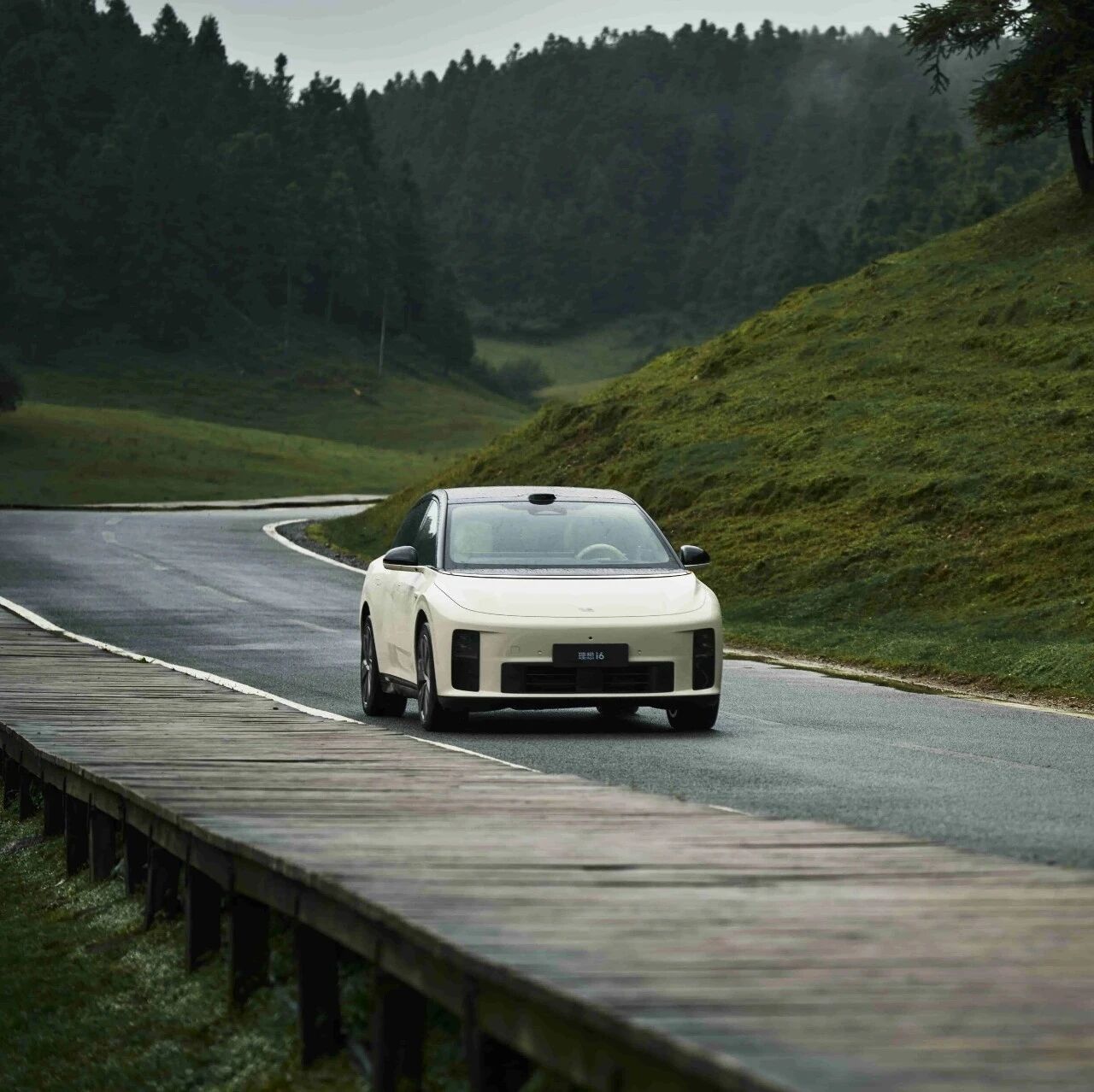 “不走低价路线”！理想i6售价24.98万元，“标配即顶配”！李想：希望它成为五座SUV的“第三种选择”