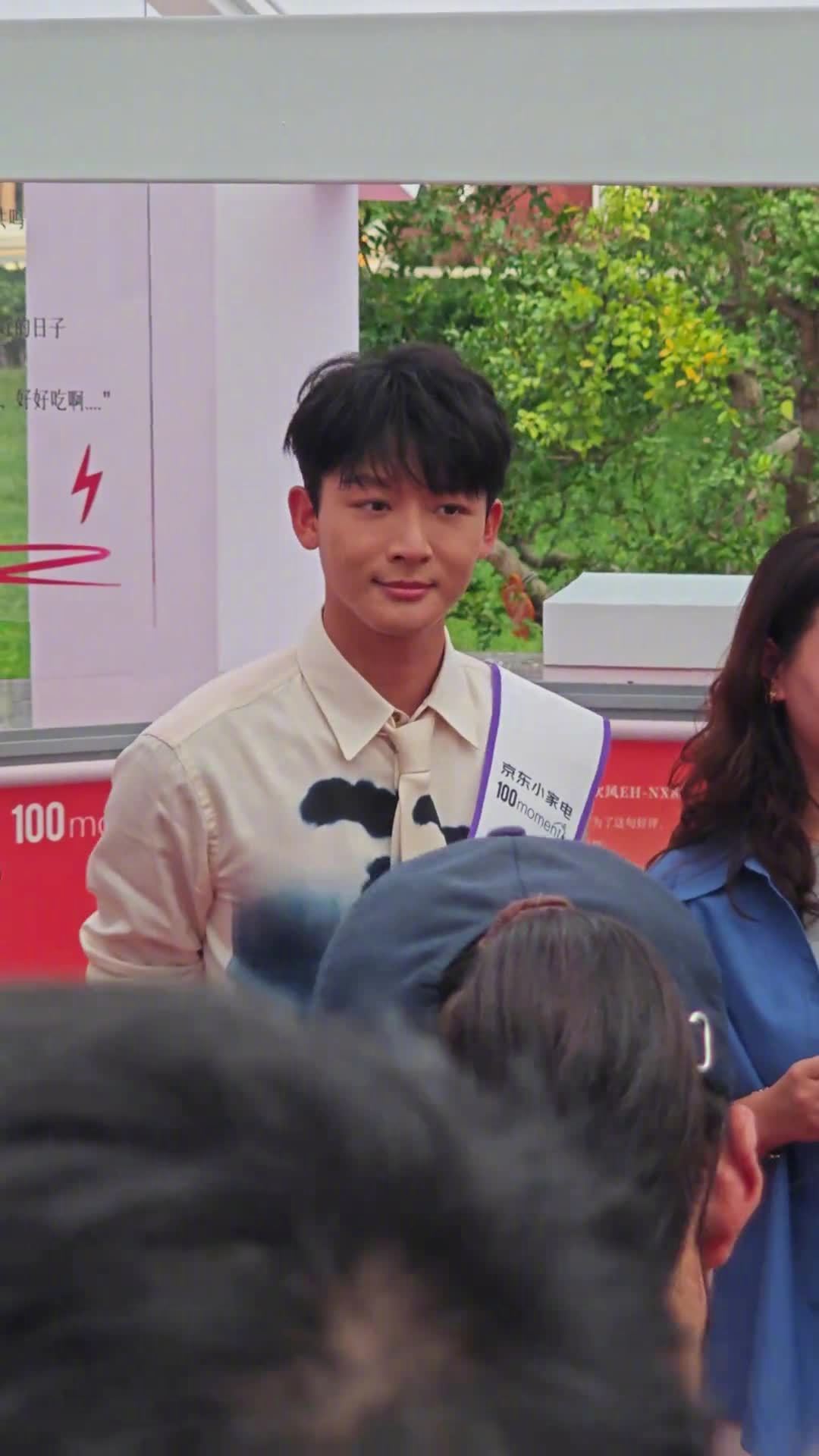 张晚意黑成包青天了