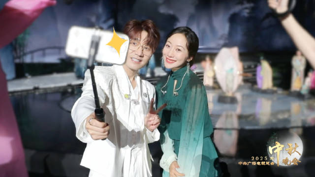 王铮亮韩雪唱卡拉OK