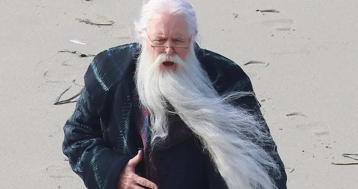 剧版《哈利·波特》“邓布利多”片场新照曝光