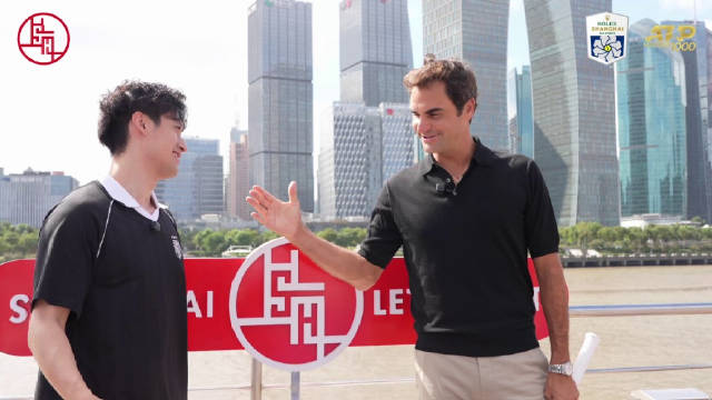 同游黄浦江，费德勒与周冠宇打了场网球对决