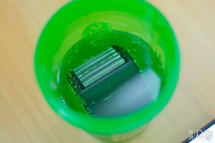 未野往複式剃鬚刀測評:首款迷你五刀頭_新浪眾測