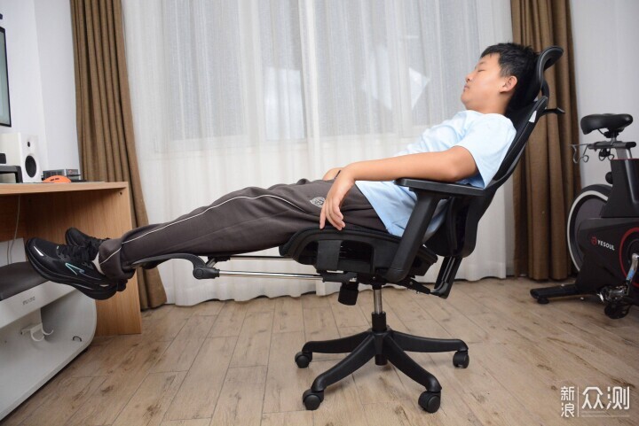 詮釋真正人體工學:夏草木Fit2人體工學椅_新浪眾測