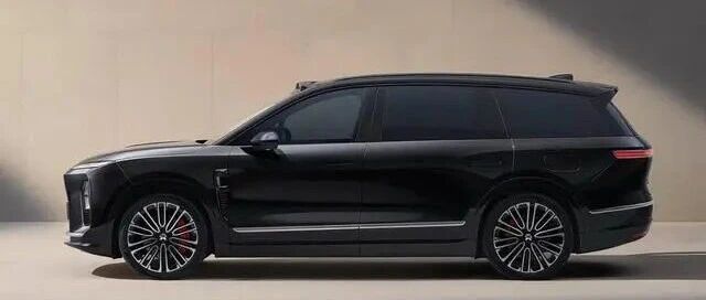 蔚来ES8高端纯电SUV的代表作，始终伴随着争议与追捧