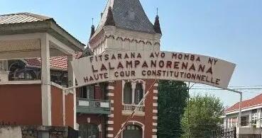 马达加斯加军方领导人宣誓就任临时总统